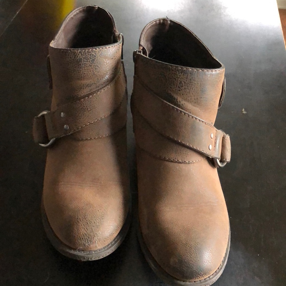 Cute zip ankle boots!